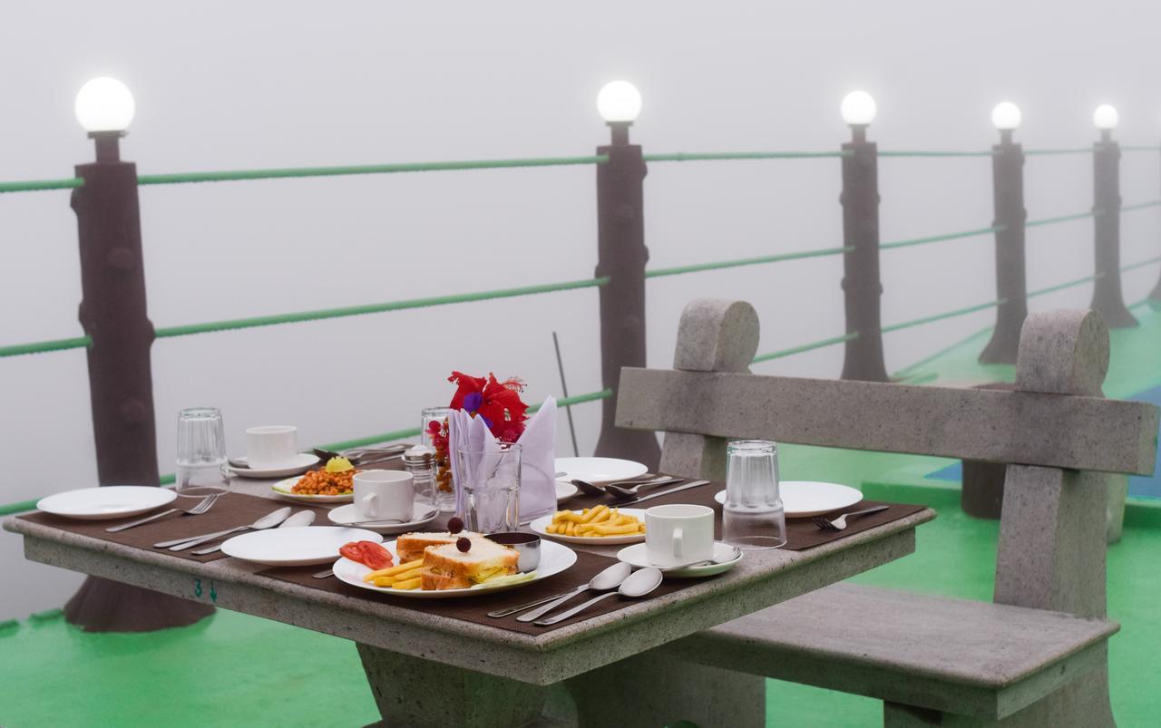 Misty Hill Hotel Pīrmed Екстериор снимка
