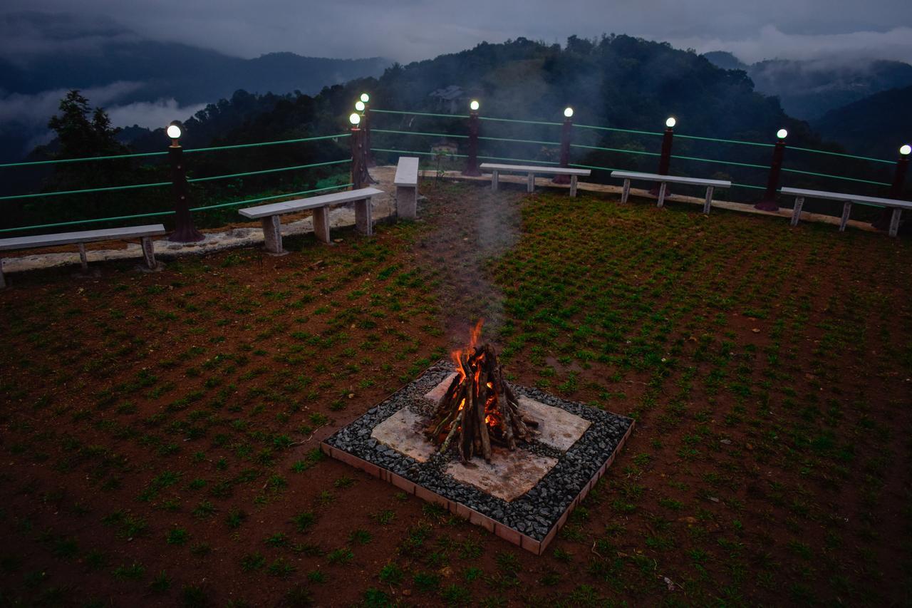 Misty Hill Hotel Pīrmed Екстериор снимка